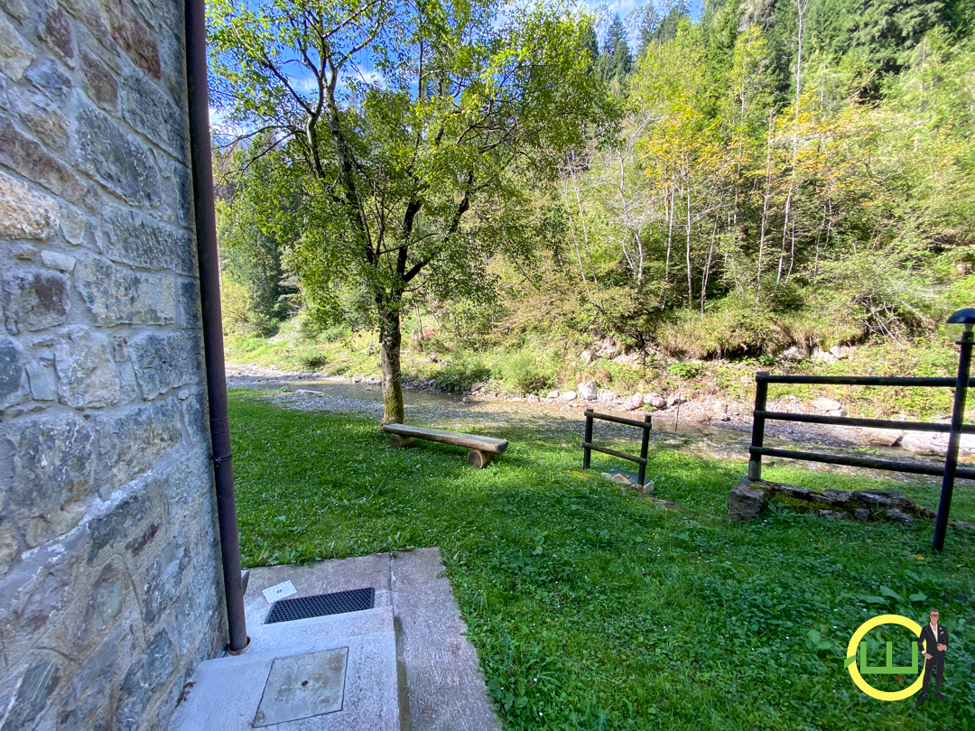 Media numero 59 di RUSTICO IN SASSI IMMERSO NEL BOSCO BELLISSIMO!! (FORNI DI SOPRA)