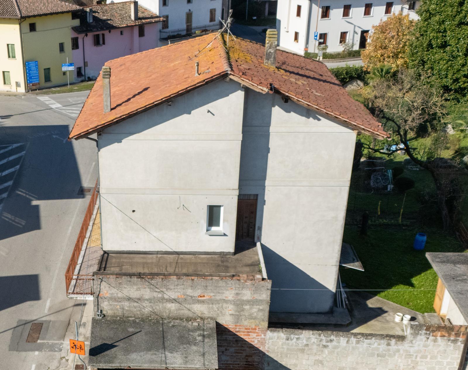 Media numero 12 di VILLA DA RISTRUTTURARE CON PROGETTO IN CENTRO A CAMINO AL TAGLIAMENTO