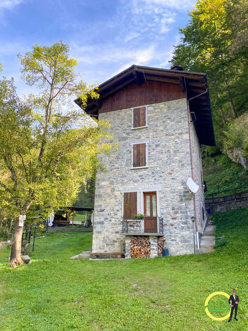 Media numero 47 di RUSTICO IN SASSI IMMERSO NEL BOSCO BELLISSIMO!! (FORNI DI SOPRA)