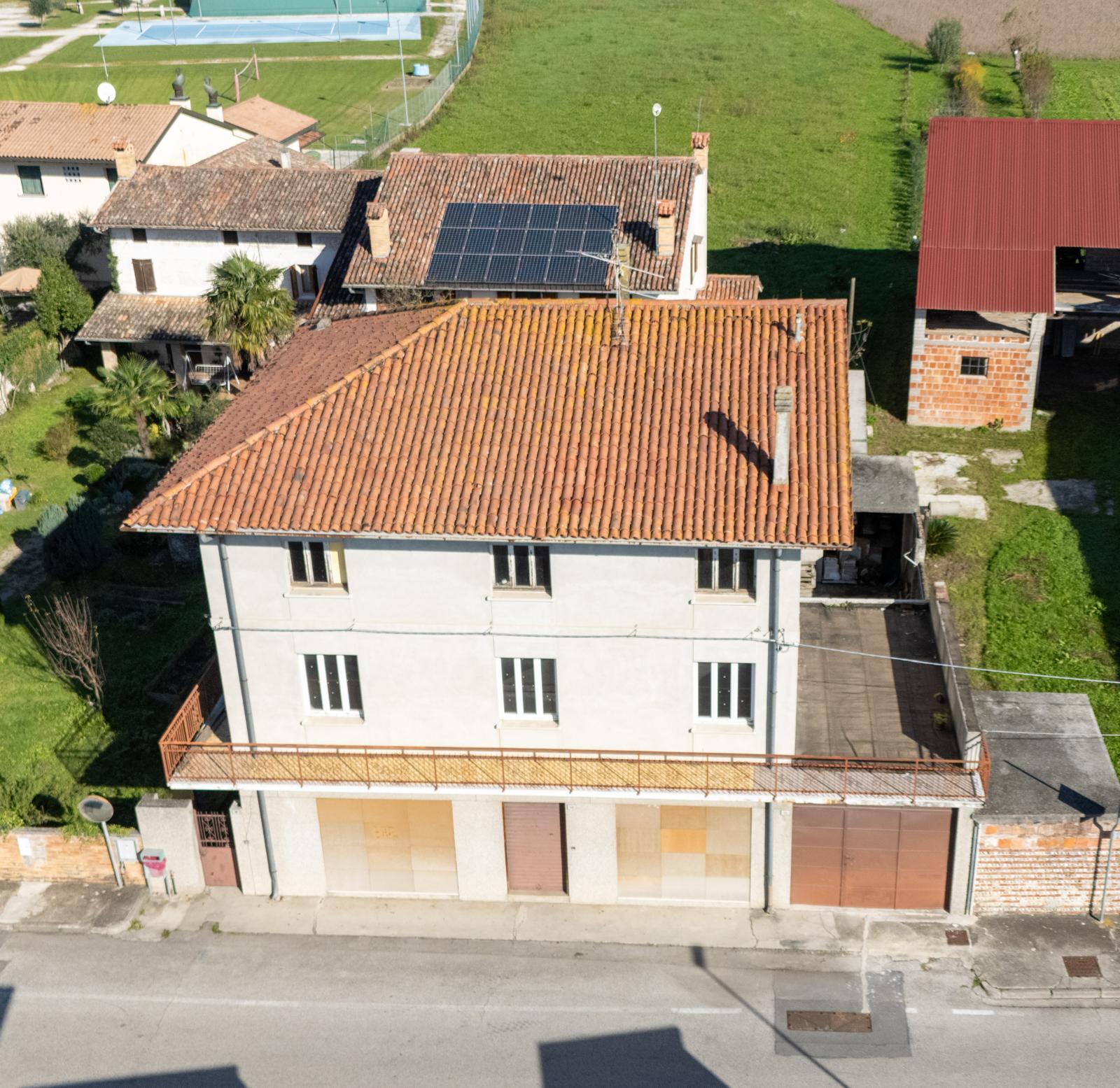 Media numero 11 di VILLA DA RISTRUTTURARE CON PROGETTO IN CENTRO A CAMINO AL TAGLIAMENTO